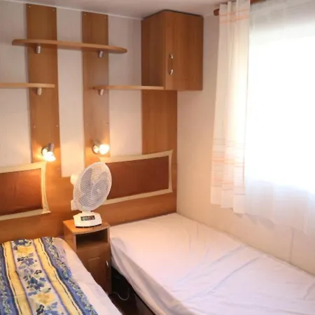 Mobil-home Fouras, 3 Pieces, 4 Personnes - Fr-1-709-65 * فورا